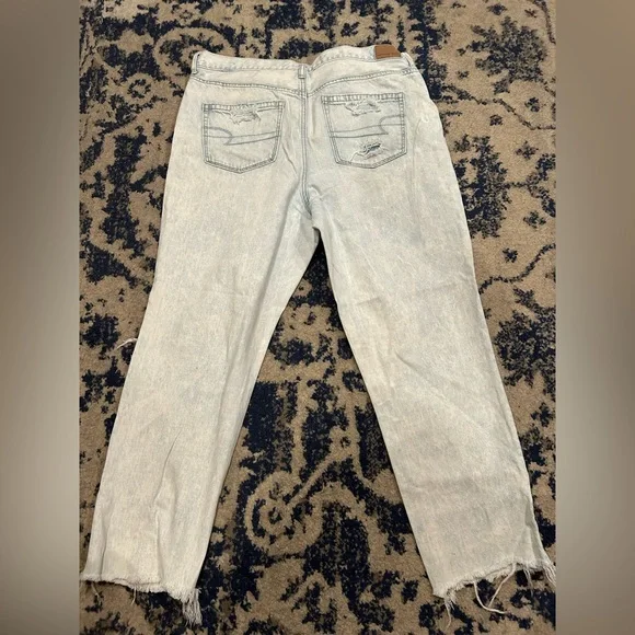 American Eagle Distressed Mom Jeans - Picture 3 of 8